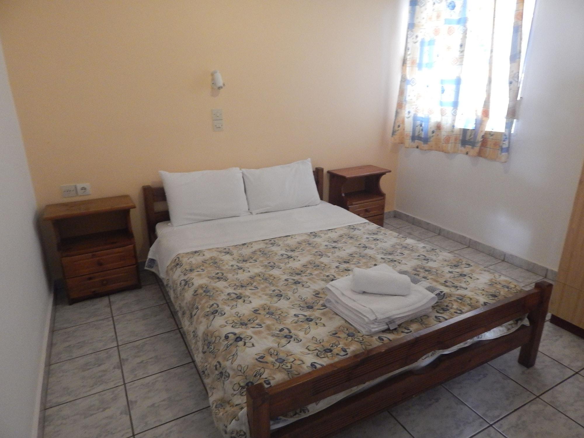 Aparthotel Anaxos Gardens Esterno foto