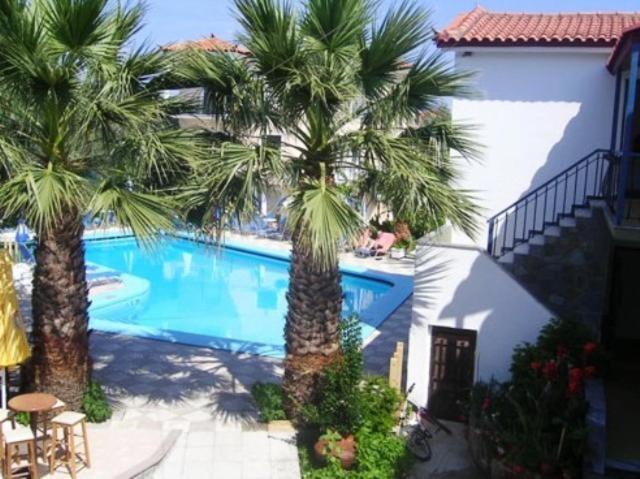 Aparthotel Anaxos Gardens Esterno foto