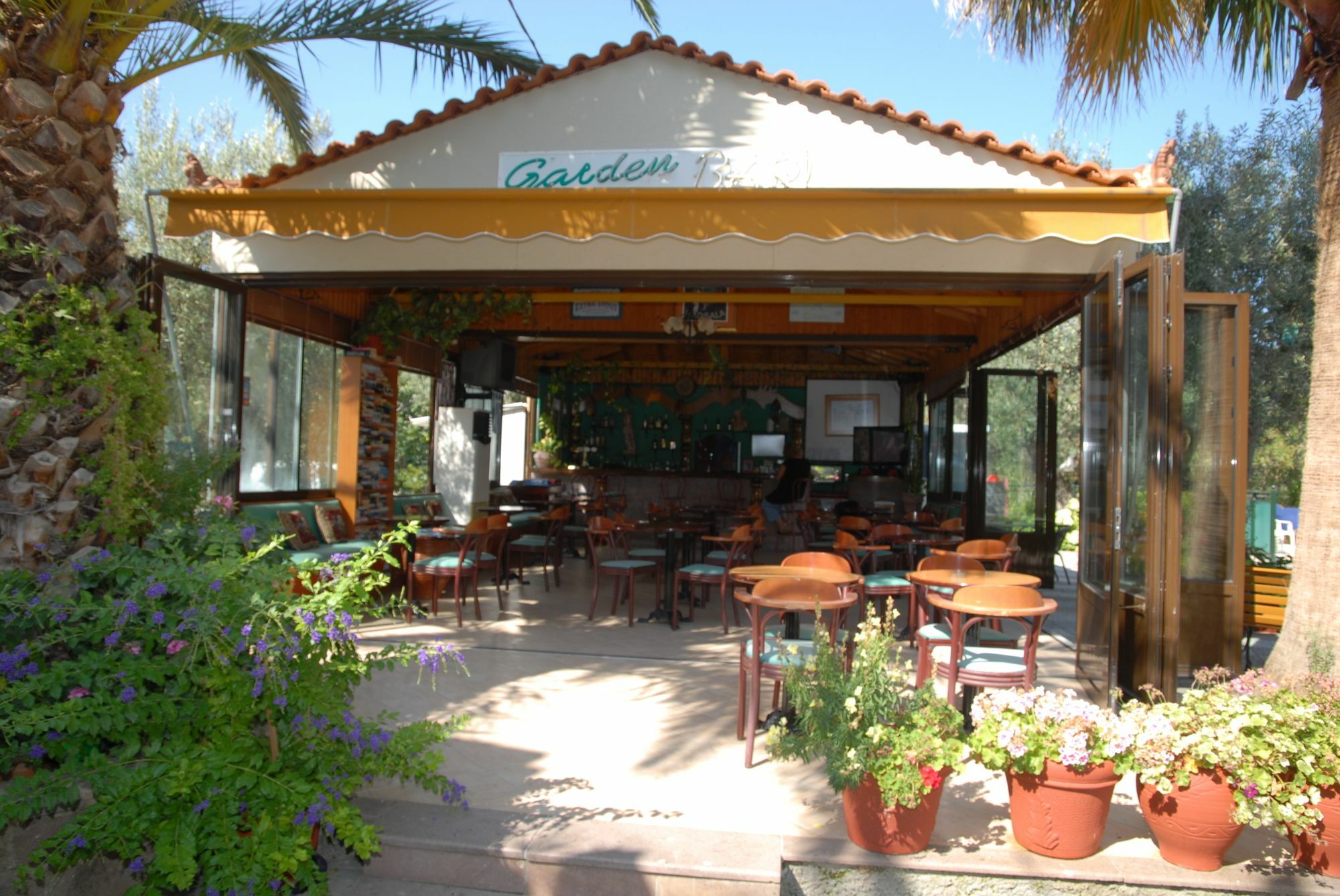 Aparthotel Anaxos Gardens Esterno foto